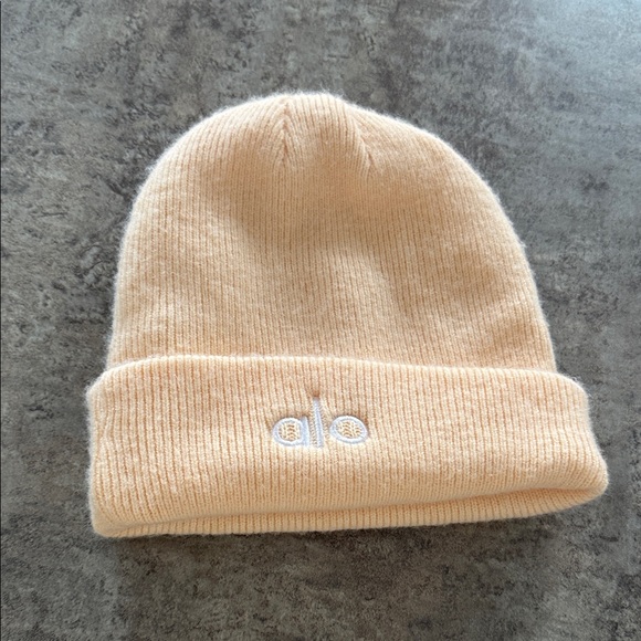 ALO Yoga Accessories - ALO Yoga Tan Knit Beanie